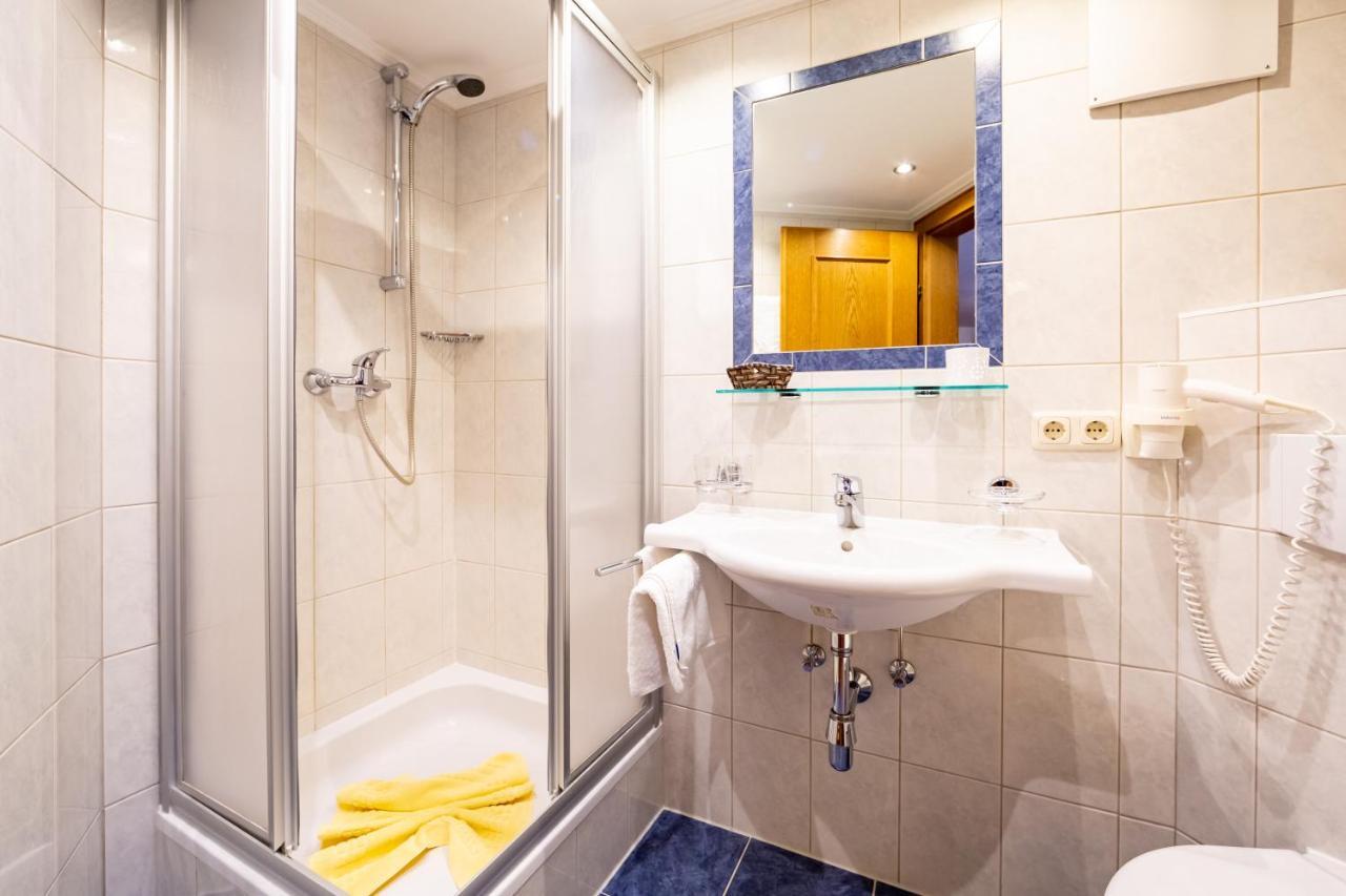 Hotel Garni Tyola Ишгъл Екстериор снимка